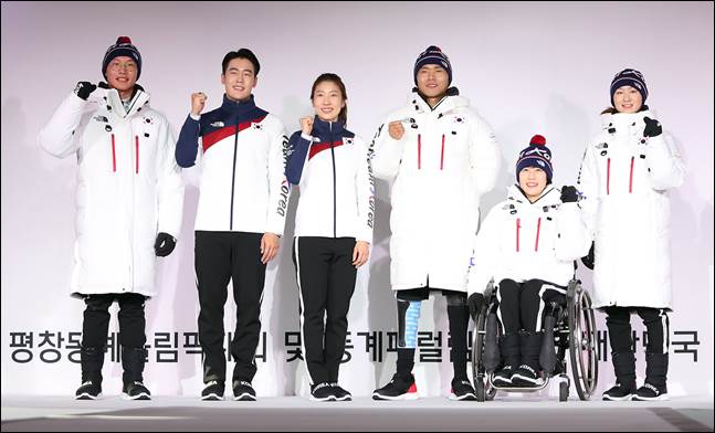 9일인 오늘 개막하는 2018년 평창동계올림픽에서 각국의 유명 패션기업들이 제작한 선수단복으로도 자존심 대결이 펼쳐질 전망이다. 노스페이스가 제작한 대한민국 대표팀 단복 모습. ⓒ노스페이스