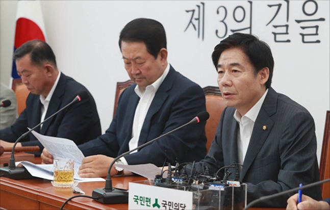 국민의당을 탈당한 이용호(오른쪽) 무소속 의원 ⓒ데일리안 홍금표 기자