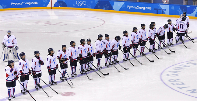 남북 여자 아이스하키 단일팀이 13일 예정된 훈련을 취소했다. ⓒ 2018평창사진공동취재단