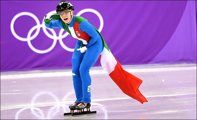 13일 오후 강원도 강릉아이스아레나에서 열린 2018평창동계올림픽 쇼트트랙 여자 500m 결선 경기에서 이탈리아 아리아나 폰타나가 1위를 한 후 기뻐하고 있다. ⓒ2018평창사진공동취재단