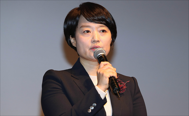 한성숙 네이버 대표가 21일 서울 삼성동 그랜드인터컨티넨탈 호텔 그랜드볼룸에서 열린 '네이버 커넥트 2018'에서 기조연설을 하고 있다. ⓒ 홍금표 데일리안 기자 