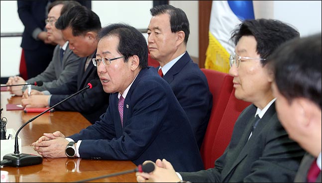 홍준표 자유한국당 대표가 22일 서울 여의도 당사에서 열린 지방선거 총괄기획단 임명장 수여식에서 발언하고 있다. ⓒ데일리안 박항구 기자