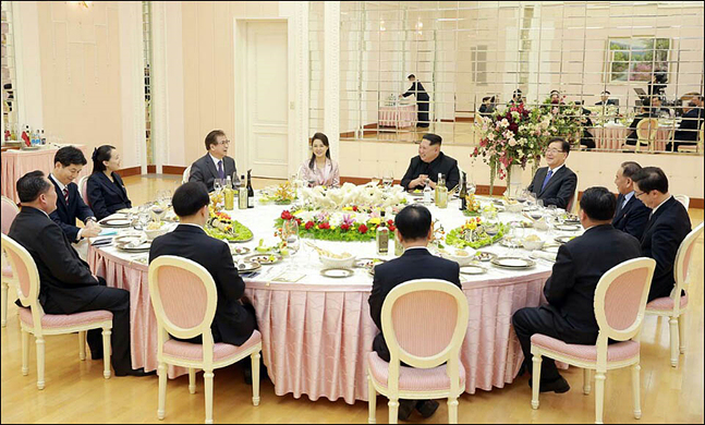 북한이 먼저 정상회담을 제안한 만큼 김정은 위원장의 안방인 평양에서 회담이 열릴 가능성이 유력하다. (자료사진) ⓒ청와대