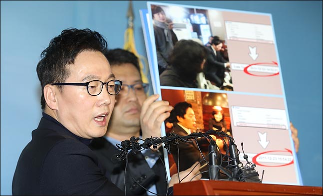정봉주 전 민주통합당 의원이 지난 12일 오전 국회 정론관에서 성추행 논란에 대한 해명 기자회견을 하고 있다. ⓒ데일리안 박항구 기자