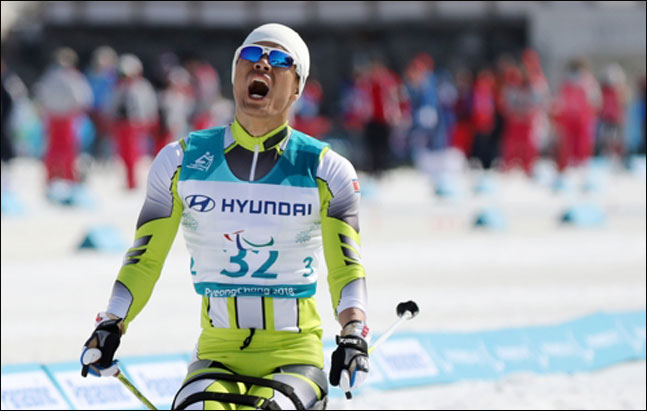 14일 강원도 평창 바이애슬론센터에서 열린 2018 평창패럴림픽 장애인크로스컨트리 남자 1.1km 스프린트 좌식 예선 경기에서 북한 마유철이 결승선을 통과하고 있다. ⓒ 연합뉴스