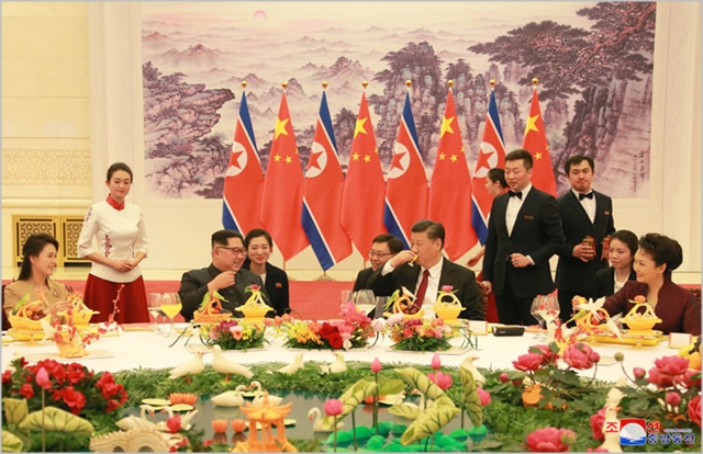 김정은 북한 노동당 위원장이 지난달 중국을 방문해 시진핑 중국 국가주석과 회담하고 있다. ⓒ조선중앙통신
