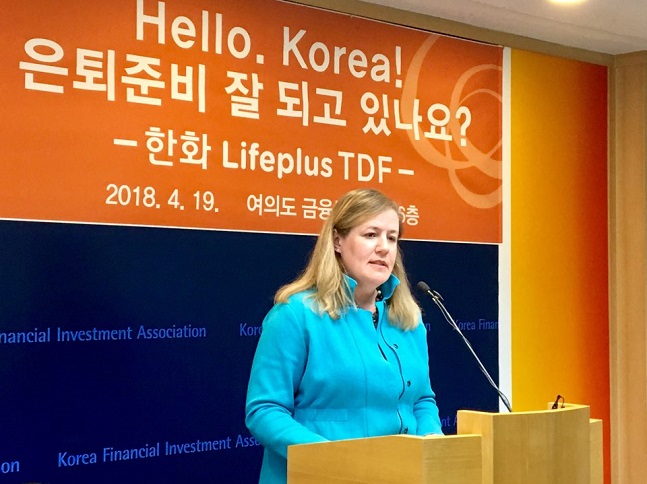 캐서린 로이 JP모간 은퇴전략부문 총괄 대표가 19일 서울 오전 여의도 금융투자협회에서 열린 간담회에서 발언하고 있다. ⓒ한화자산운용