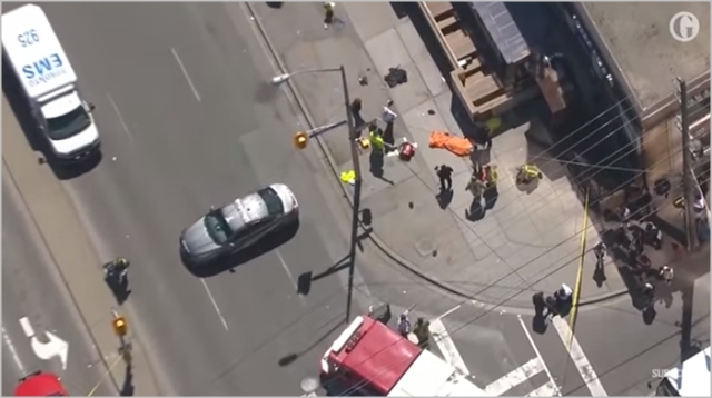 캐나다 토론토에서 23일(현지시간) 차량돌진 사건이 발생해 최소 9명이 숨지고 16명이 다쳤다. ⓒthe guardian