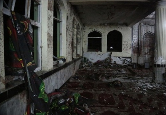 지난 10월 자살폭탄테러가 발생한 아프간 카불의 시아파 사원. ⓒ연합뉴스 