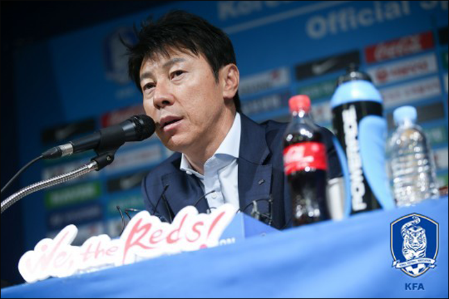 신태용 감독이 2일 열린 기자회견에서 질문에 답변하고 있다. ⓒ 대한축구협회
