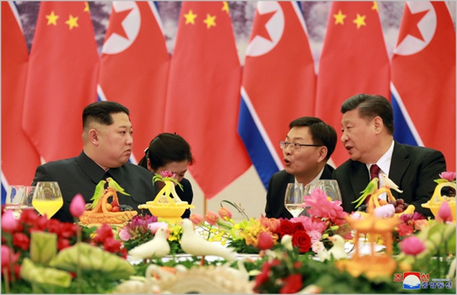 김정은 북한 노동당 위원장이 지난 3월 중국을 방문해 시진핑 중국 국가주석과 회담하고 있다. ⓒ조선중앙통신 