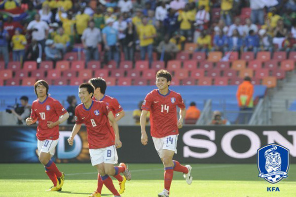 월드컵에서 한국의 가장 이른 시간 득점은 2010 남아공 대회 그리스전에서 전반 7분만에 이정수가 기성용의 프리킥을 받아 만든 골이다. ⓒ 대한축구협회