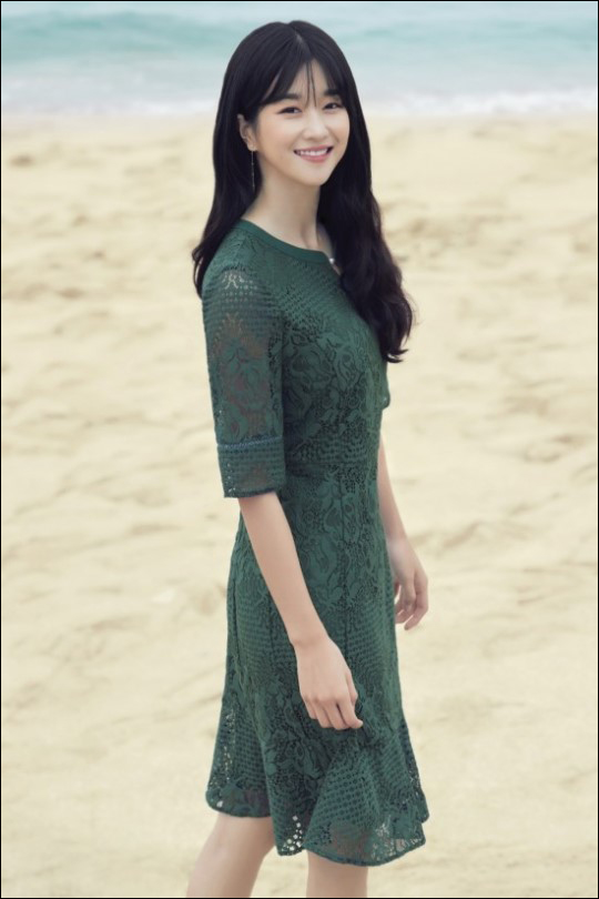 배우 서예지가 해변의 여신으로 변신한 여름 화보가 공개됐다.ⓒ올리비아로렌