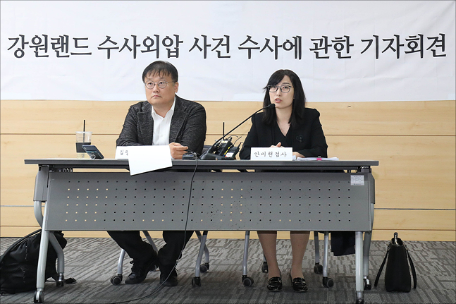 강원랜드 채용비리 수사외압을 폭로한 안미현 검사가 15일 서울 서초구 변호사교육문화회관에서 