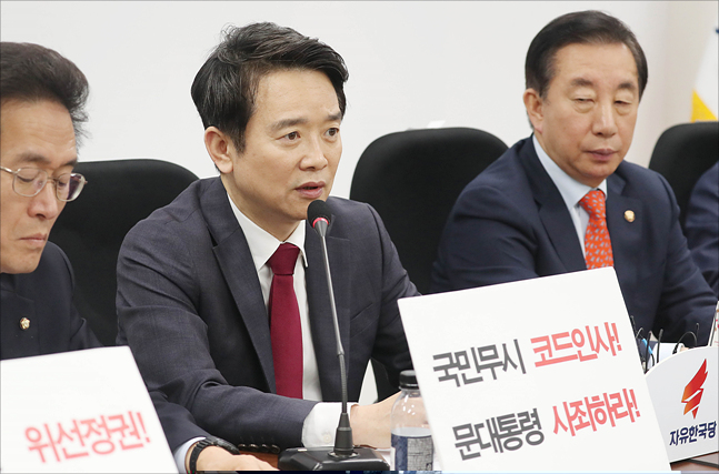남경필 경기지사가 4월 9일 오전 국회에서 열린 자유한국당 원내대책회의에서 발언을 하고 있다. ⓒ데일리안 홍금표 기자