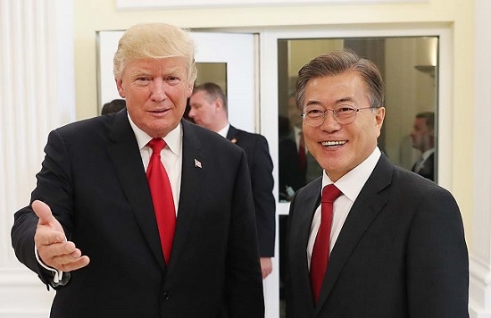 문재인 대통령은 22일 도널드 트럼프 미국 대통령과 정상회담에서 최근 태도 변화를 보이고 있는 북한에 대한 대응책을 집중 논의할 전망이다.(자료사진) ⓒ청와대