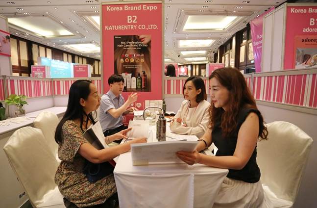 롯데홈쇼핑은 중소기업들의 해외 진출을 지원하기 위해 지난 10일 태국 방콕에서 '대한민국 브랜드 엑스포'를 개최했다. ⓒ롯데홈쇼핑