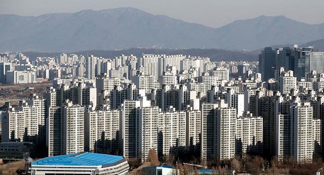부동산 시장에서 정부 규제도 규제지만, 쏟아지는 입주물량도 부담이 되고 있는 상황이다. 서울의 한 아파트 단지 모습.ⓒ연합뉴스