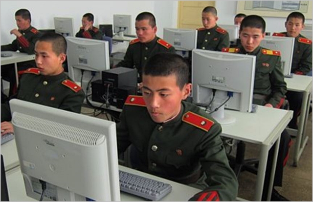 북한 학생들이 컴퓨터 교육을 받고있다. ⓒAP통신