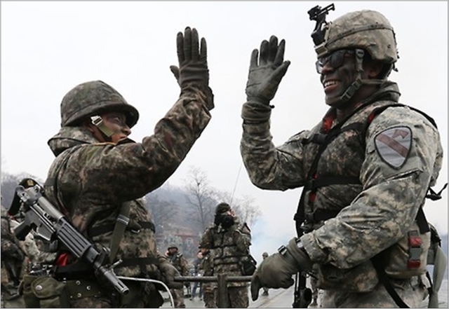 2016년 주한미군사령부가 한국 특수전사령부와의 연합훈련을 위해 제1공수특전단과 제75레인저연대를 파견했다. ⓒ연합뉴스