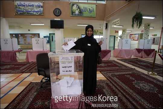 사우디아라비아는 건국 이래 최초로 여성의 투표·출마를 허용했다. ⓒ게티이미지코리아 