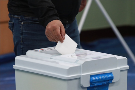 6·13 지방선거 사전투표 첫날인 8일 최종 투표율이 8.77%로 집계됐다.(자료사진)ⓒ데일리안