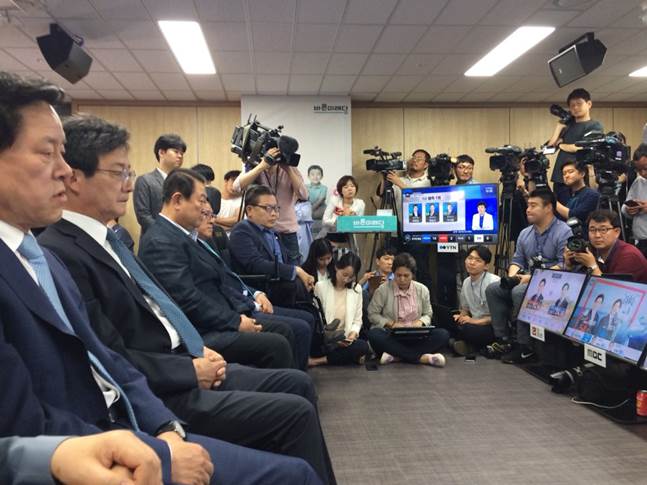 제7회 전국동시지방선거 출구조사 결과 바른미래당 안철수 서울시장 후보는 3등에 머물 것으로 예측됐다.ⓒ데일리안