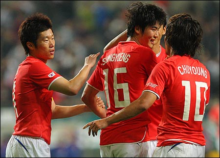 한국 축구 대표팀은 '양박쌍용'을 앞세워 남아공 월드컵에서 사상 첫 원정 16강 진출이라는 쾌거를 이룩했다. ⓒ 연합뉴스