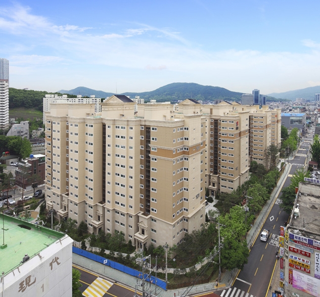  서울은 물론 수도권 아파트 리모델링 사업에 대한 업계의 관심이 쏠리고 있다. 사진은 쌍용건설이 리모델링한 도곡 예가 클래식 아파트 전경. ⓒ쌍용건설