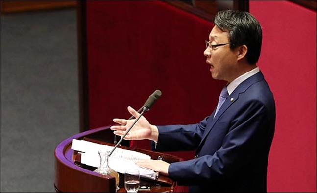 바른미래당 김성식 의원은 원내대표 불출마를 선언했다. 사진은 지난해 9월 국회 본회의에서 김 의원이 대정부 질문하는 모습.(자료사진) ⓒ데일리안 박항구 기자