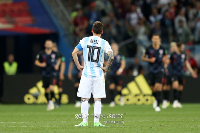 메시는 아르헨티나 선수들과 함께 멘탈까지 무너져 내렸다. ⓒ 게티이미지
