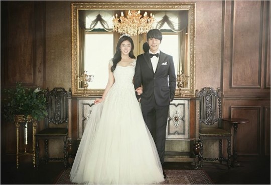 배우 윤주만이 7월 7일 한 살 연하의 일반인 여자친구와 결혼한다.ⓒ이원석 작가, 오쉐르 웨딩브디끄
