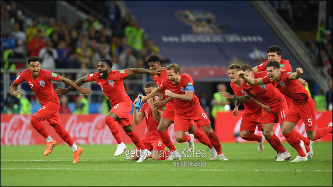 월드컵 승부차기서 첫 승리를 거둔 잉글랜드. ⓒ 게티이미지