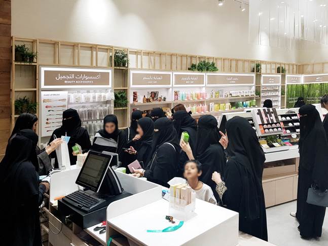 국내 화장품 기업들이 중동 화장품 시장 공략에 속도를 내고 있다. 사우디아라비아의 최대 쇼핑몰 '알 낙힐 몰'에 입점한 네이처리퍼블릭 매장 모습. ⓒ네이처리퍼블릭