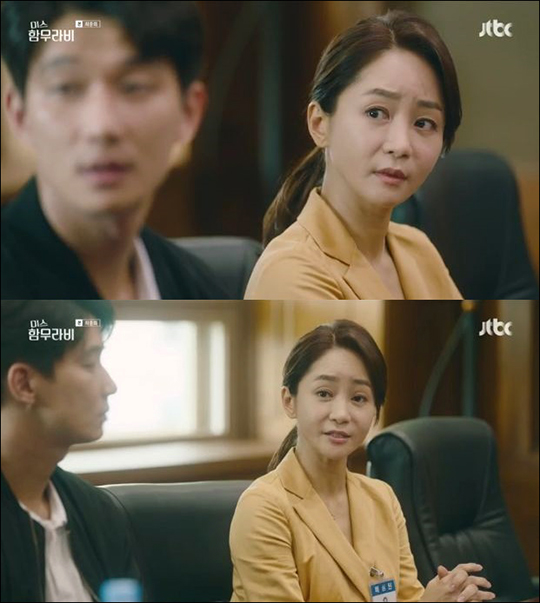 '미스 함무라비'에 배심원으로 출연한 김지윤에 시청자들의 관심이 쏠리고 있다. JTBC 방송 캡처.