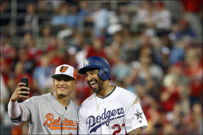 매니 마차도(사진 왼쪽)가 로스앤젤레스 다저스 유니폼을 입게 됐다. ⓒ 게티이미지