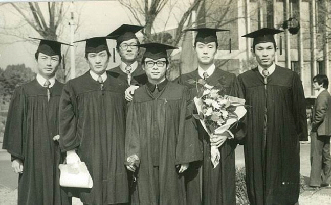 이주영 국회부의장의 1974년 대학 졸업식 모습. ⓒ이주영 의원실