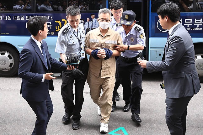 '드루킹' 김동원씨가 지난달 28일 서울 서초동 특검 사무실에 피의자 신분으로 소환되고 있다.ⓒ데일리안  