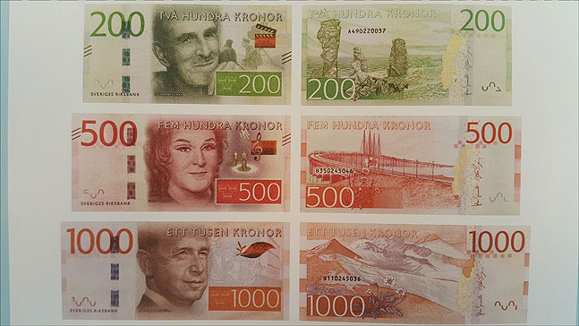 6종의 스웨덴 지폐. 지폐의 인물들이 거의 다 문화 예술계 인사인 것이 특징이다. (사진 = 이석원)