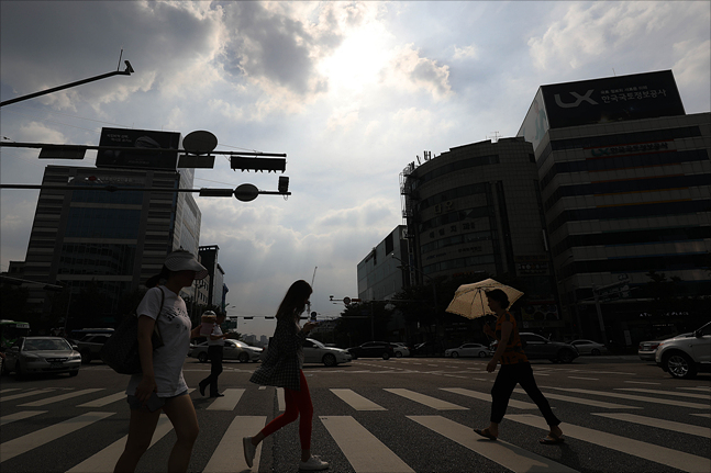 태풍 ‘종다리’가 오는 29일 우리 나라에 영향을 미치지만 서울의 폭염은 더 심해질 전망이다.(자료사진) ⓒ데일리안 홍금표 기자