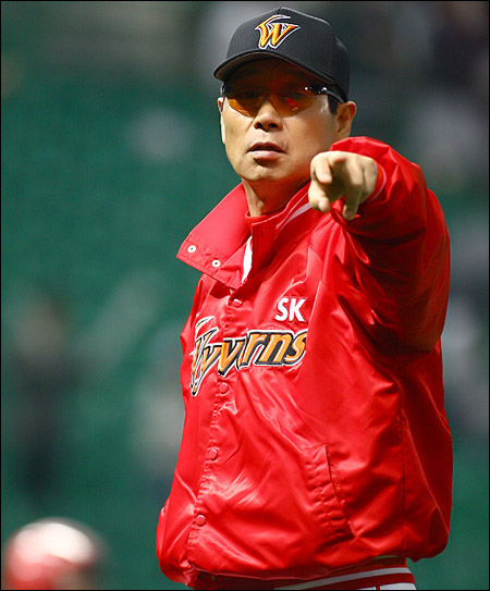 김성근 감독은 우승 후 1년 만에 경질됐다. ⓒ SK 와이번스
