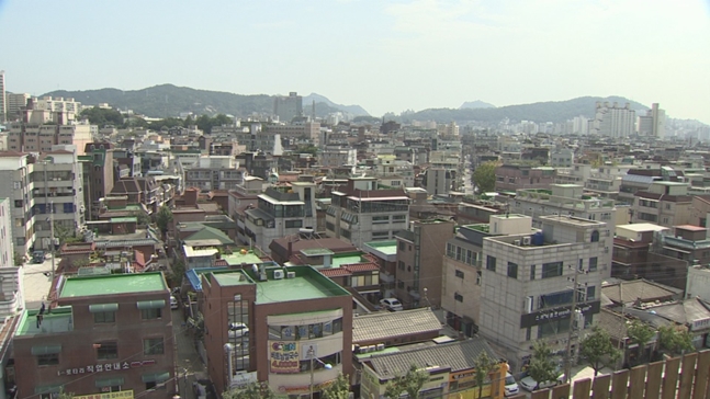 도시재생 뉴딜사업에 본격적인 시동이 걸리는 가운데 도시재생 리츠의 활성화는 사실상 어려울 전망이다. 사진은 서울의 한 주택 밀집 지역 모습. ⓒ연합뉴스