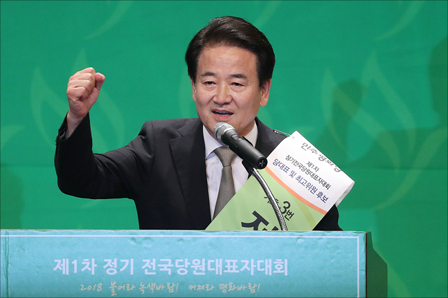 정동영 민주평화당 대표는 10일 광주 국립 5·18묘지와 기아자동차 광주 공장을 방문했다.(자료사진) ⓒ데일리안 홍금표 기자 