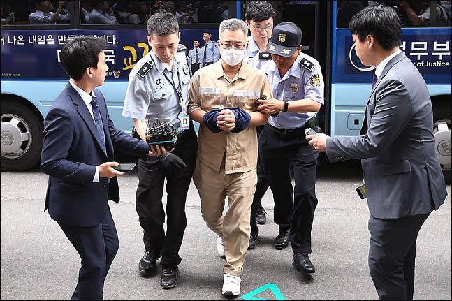 이미 구속돼 있던 드루킹(본명 김동원·49)이 특검의 소환 명령에 따라 서울 서초동 특검사무실로 소환되고 있다(자료사진). ⓒ데일리안
