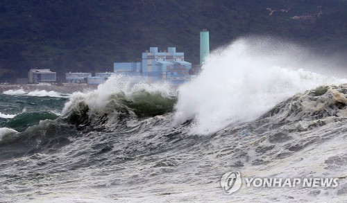 강한 비바람을 동반한 제19호 태풍 솔릭이 한반도를 향해 북상하고 있다.ⓒ 연합뉴스