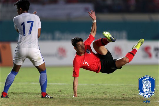 손흥민은 2016 리우 올림픽에서 '침대 축구'에 호되게 당한 바 있다. ⓒ 대한축구협회