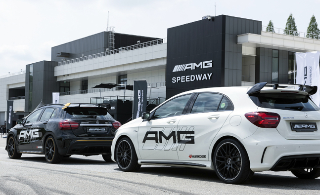 한국타이어의 초고성능 타이어를 장착한 메르세데스-AMG 차량들이 AMG 스피드웨이에 도열해 있다.ⓒ한국타이어