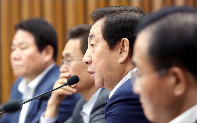 김성태 자유한국당 원내대표가 28일 오전 국회에서 열린 원내대책회의에서 이야기 하고 있다. ⓒ데일리안 박항구 기자