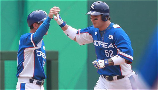 일본을 상대로 홈런포를 쏘아 올린 박병호. ⓒ 연합뉴스