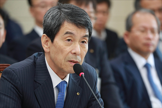이동걸 산업은행 회장은 한국GM의 연구개발(R&D) 신설법인 추진과 관련해 설립 금지를 요구하는 가처분 신청(주주총회 개최 금지 가처분 신청)을 법원에 냈다고 11일 밝혔다. ⓒ데일리안 홍금표 기자